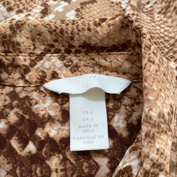 H&M Women's Animal Print Button Down Blouse Top Long Sleeve Size 6 - Picture 5 of 8